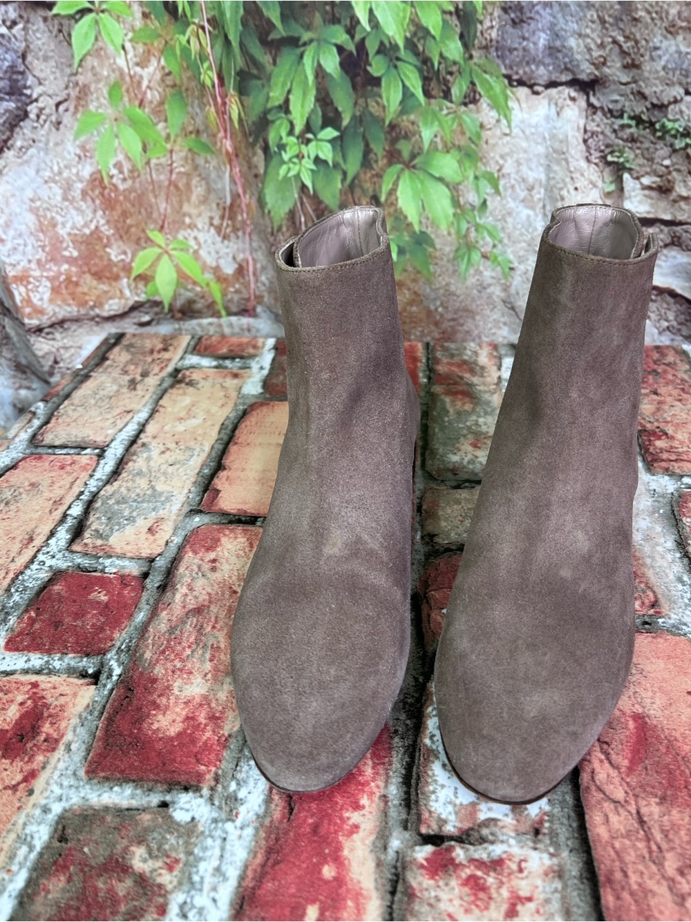 CHLOE Tan Suede Gold Buckle Short Ankle Boots, Made in Italy, 36 - Picture 5 of 15
